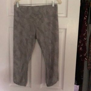 Athleta | cropped leggings Size L